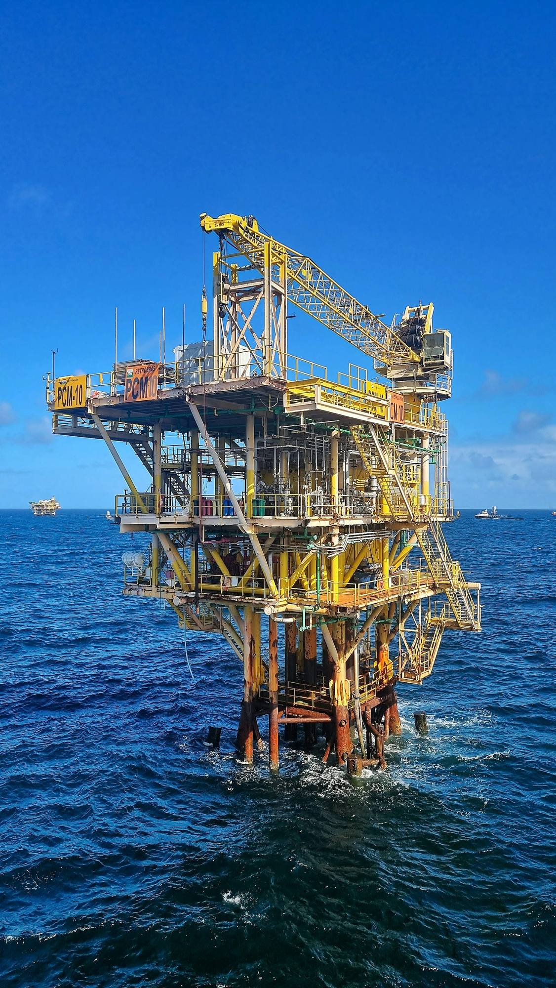 Offshore oil and gas platform